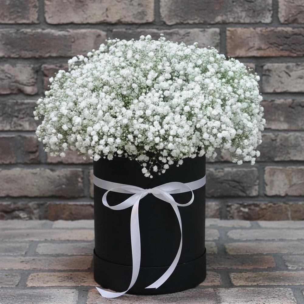 Цветочная композиция из Гипсофила в шляпной коробке в Тимофеевке