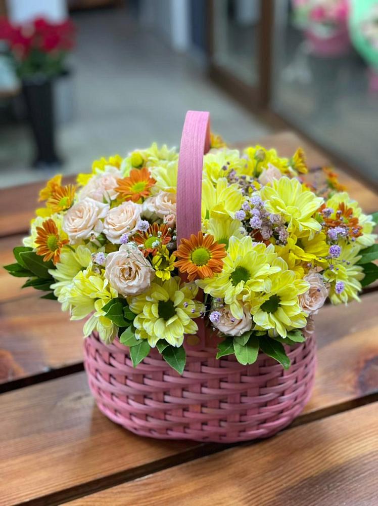 Цветочная композиция из Хризантемы и Розы в корзине в Тимофеевке
