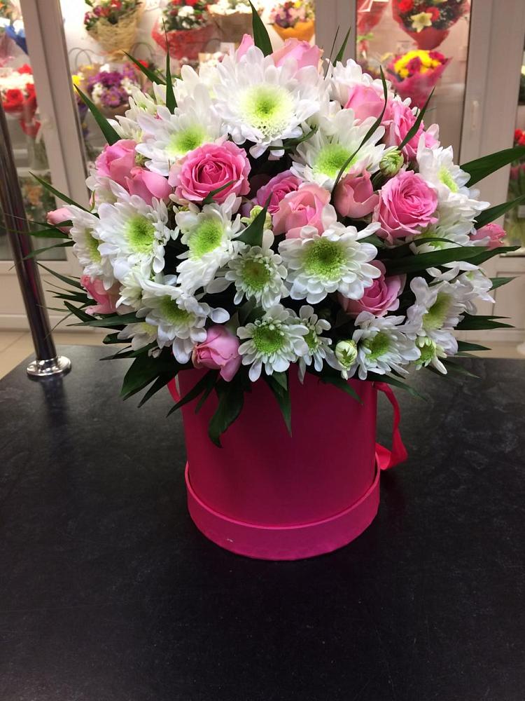 Цветочная композиция из Розы и Хризантемы в шляпной коробке в Тимофеевке